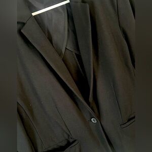 Old Navy Woman’s Black Blazer
Women’s Size Large